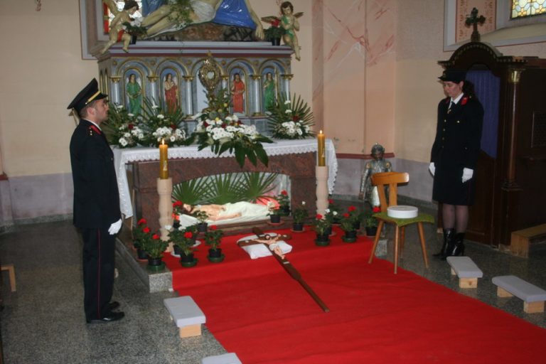 Vatrogasci čuvali Božji grob u župnoj crkvi